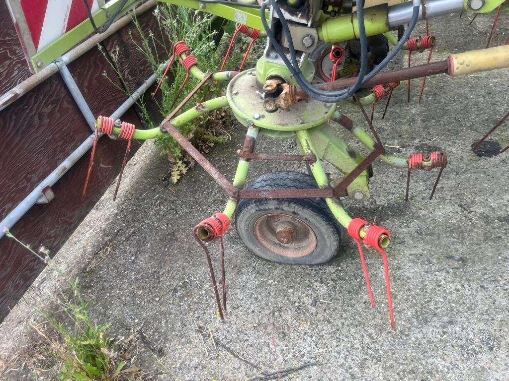 Claas Volto 1050 T - Szénaforgató: 5 kép. Claas Volto 1050 T - Szénaforgató: 5 kép.