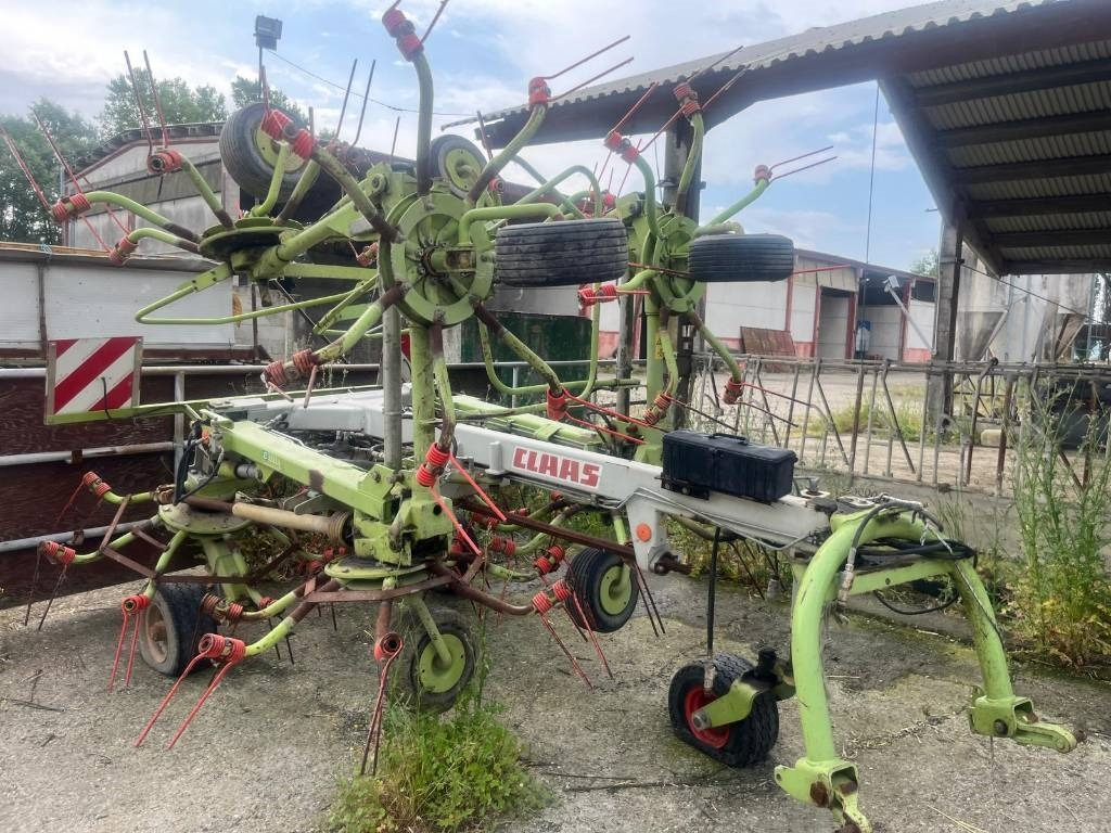 Claas Volto 1050 T - Szénaforgató: 2 kép. Claas Volto 1050 T - Szénaforgató: 2 kép.