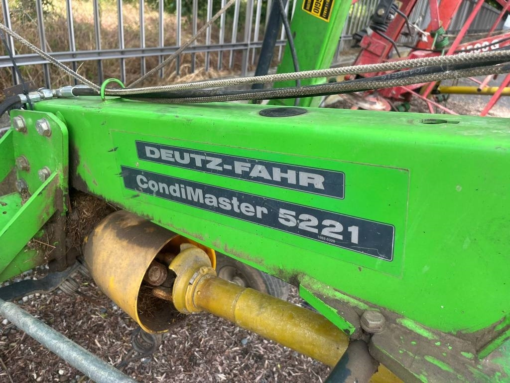 Deutz-fahr 5221 - Szénaforgató: 2 kép. Deutz-fahr 5221 - Szénaforgató: 2 kép.