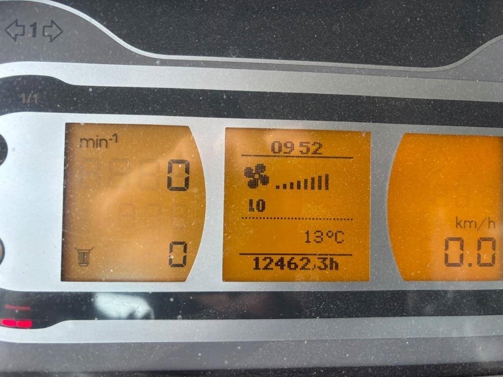 Fendt 927 Vario Profi - Traktor: 2 kép. Fendt 927 Vario Profi - Traktor: 2 kép.