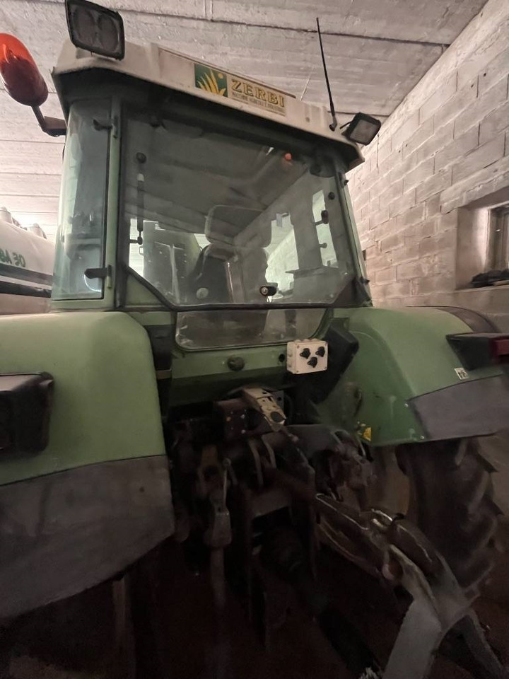 Fendt Farmer 312 - Traktor: 2 kép. Fendt Farmer 312 - Traktor: 2 kép.