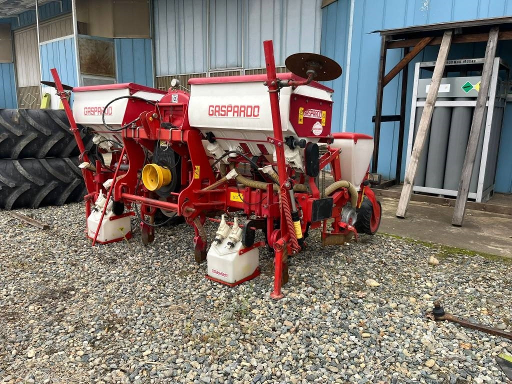 Gaspardo SP 540 - Precíziós vetőgép: 2 kép. Gaspardo SP 540 - Precíziós vetőgép: 2 kép.