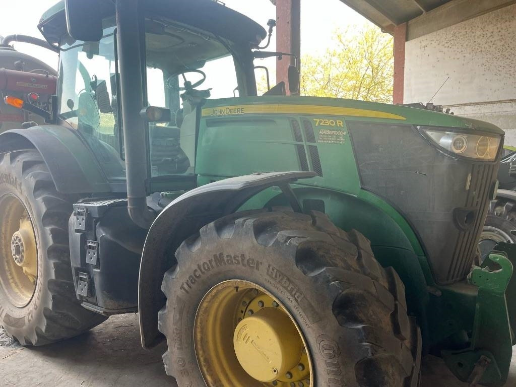 John Deere 7230 R - Traktor: 1 kép. John Deere 7230 R - Traktor: 1 kép.