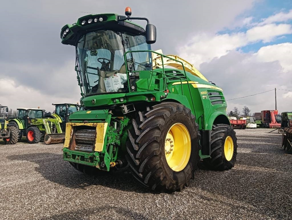 John Deere 8800 - Önjáró szecskázógép: 2 kép. John Deere 8800 - Önjáró szecskázógép: 2 kép.