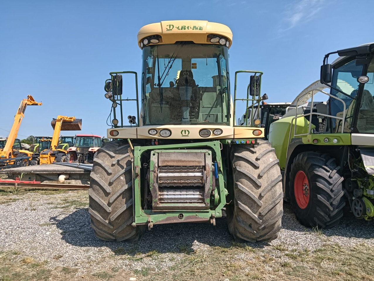 KRONE BIG X 850 - Önjáró szecskázógép: 2 kép. KRONE BIG X 850 - Önjáró szecskázógép: 2 kép.