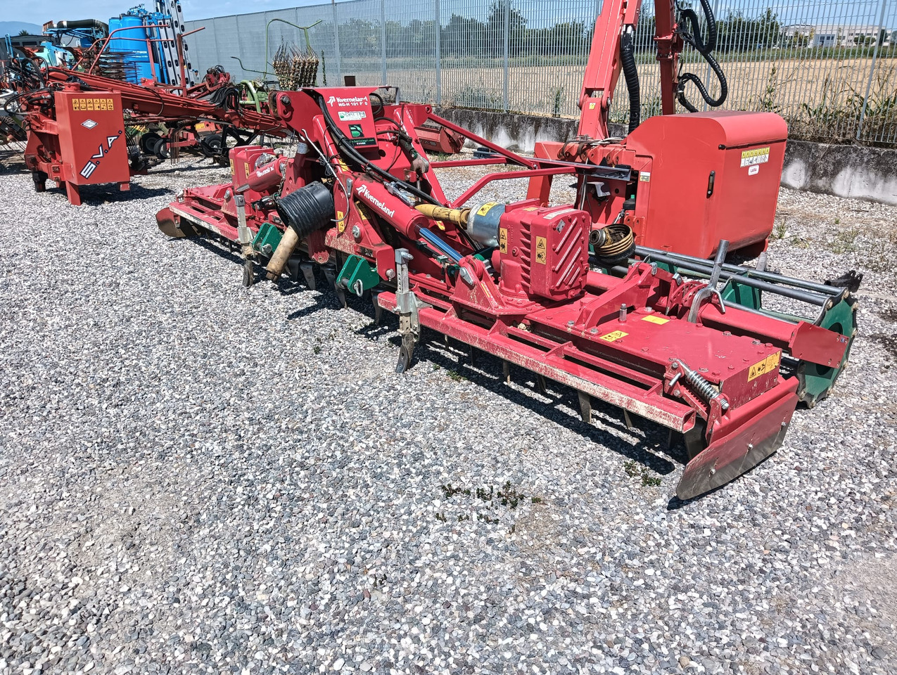 KVERNELAND NG-H 101 F30 - Forgóborona: 4 kép. KVERNELAND NG-H 101 F30 - Forgóborona: 4 kép.