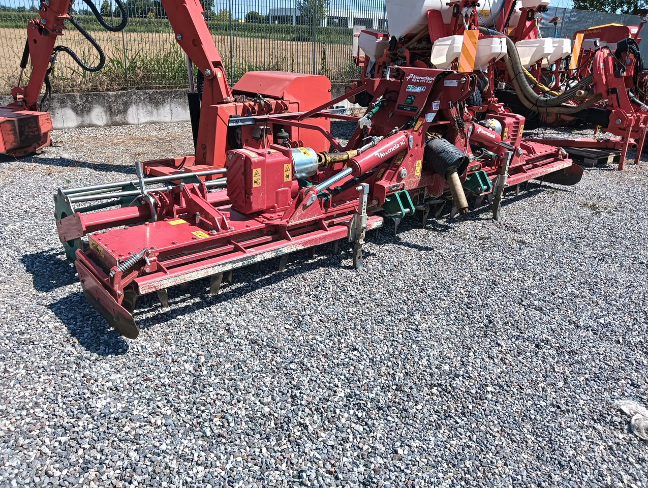 KVERNELAND NG-H 101 F30 - Forgóborona: 1 kép. KVERNELAND NG-H 101 F30 - Forgóborona: 1 kép.