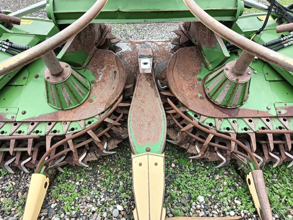 Krone E-COLLECT 750 - Szálastakarmány betakarítás gépei: 3 kép. Krone E-COLLECT 750 - Szálastakarmány betakarítás gépei: 3 kép.