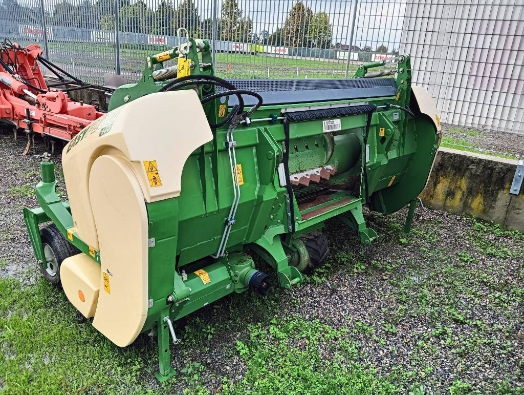 Krone Easy Flow 300 - Önjáró szecskázógép: 4 kép. Krone Easy Flow 300 - Önjáró szecskázógép: 4 kép.