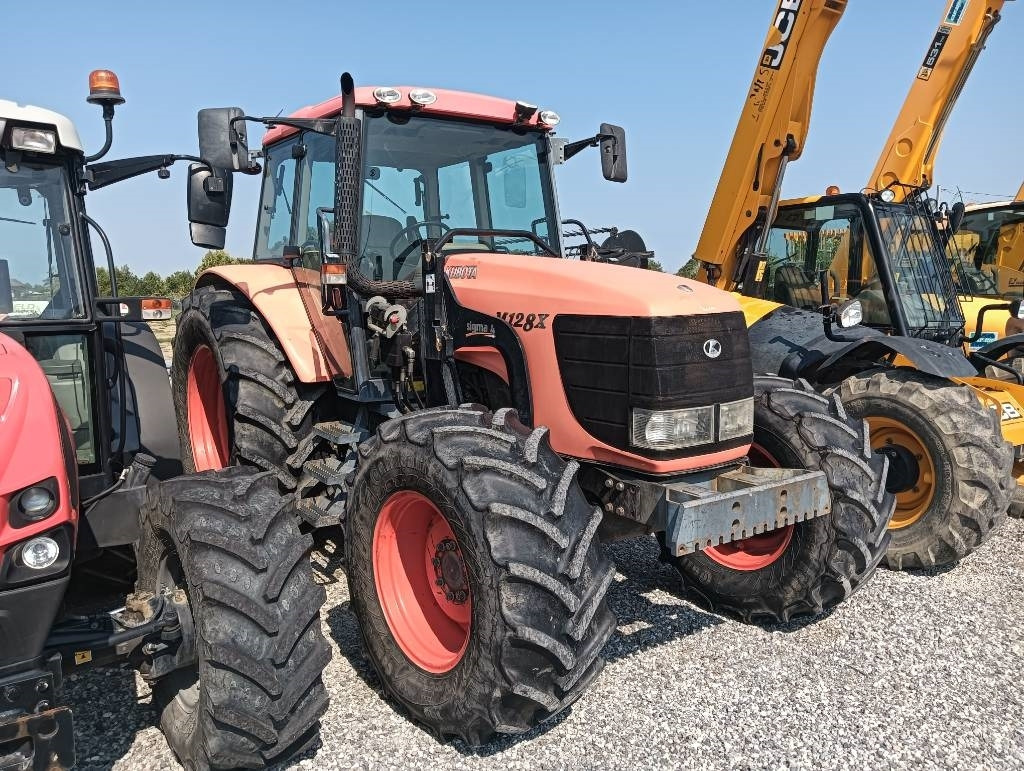 Kubota M 128 X - Traktor: 1 kép. Kubota M 128 X - Traktor: 1 kép.