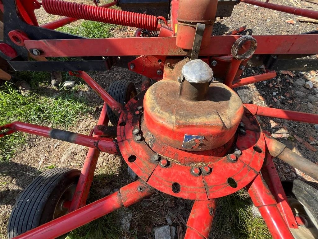 Kuhn GA3801 GM - Szénaforgató: 5 kép. Kuhn GA3801 GM - Szénaforgató: 5 kép.