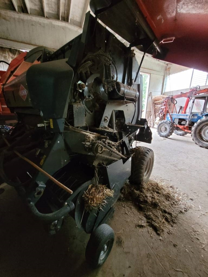 Kuhn VB 2160 - Bálázó: 5 kép. Kuhn VB 2160 - Bálázó: 5 kép.