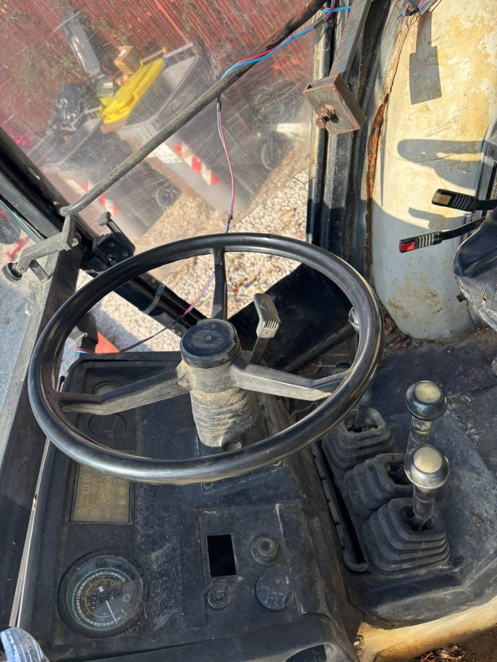 Lamborghini 600 V DT - Traktor: 5 kép. Lamborghini 600 V DT - Traktor: 5 kép.