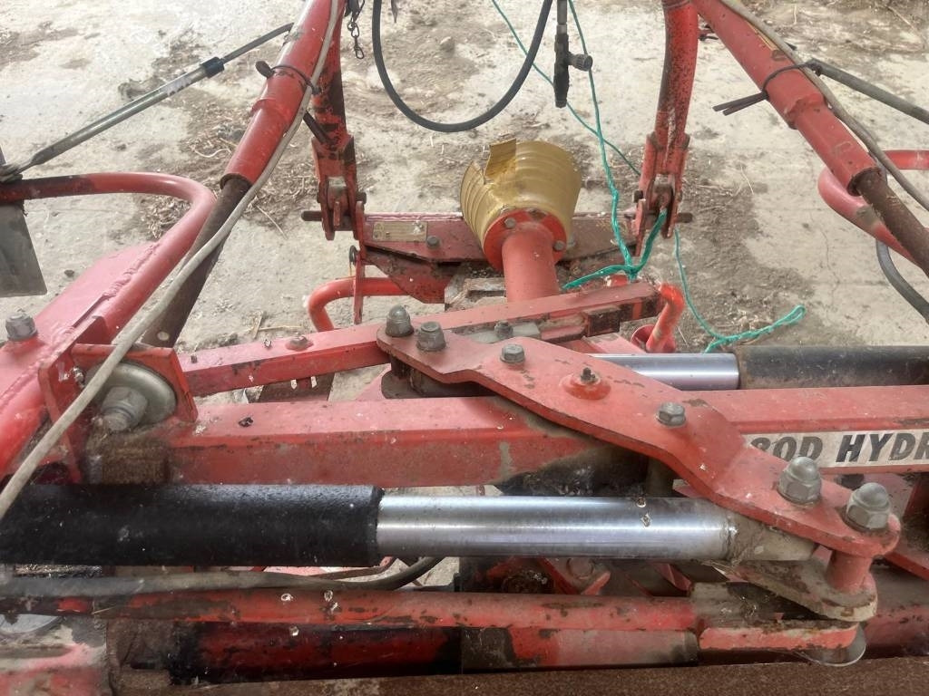 Lely TH 680 - Szénaforgató: 3 kép. Lely TH 680 - Szénaforgató: 3 kép.