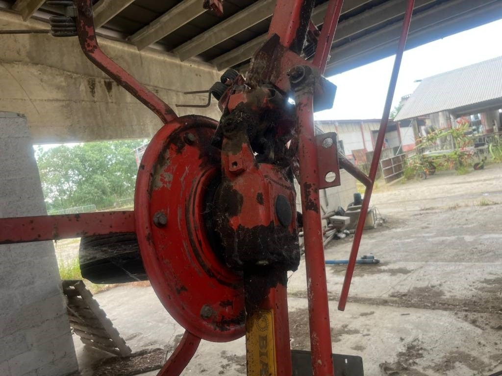 Lely TH 680 - Szénaforgató: 4 kép. Lely TH 680 - Szénaforgató: 4 kép.