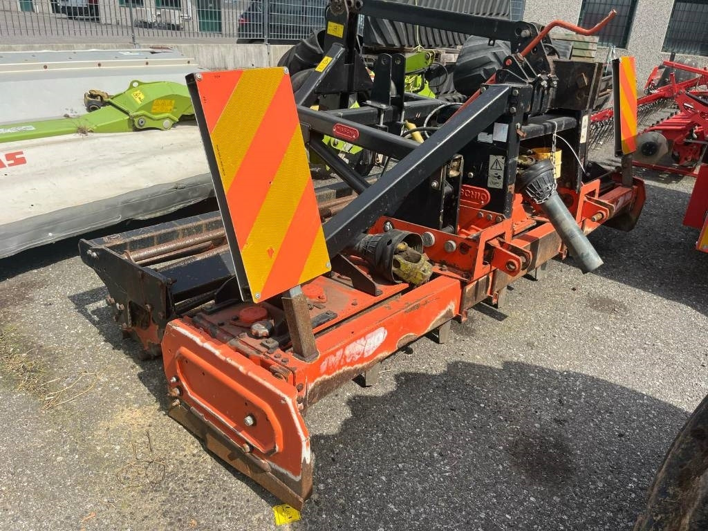 Maschio DM 3000 - Borona: 1 kép. Maschio DM 3000 - Borona: 1 kép.