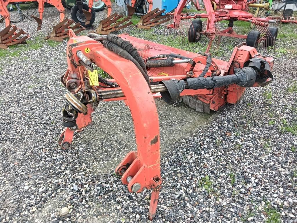 Maschio Giraffa 185 - Fűkasza: 4 kép. Maschio Giraffa 185 - Fűkasza: 4 kép.