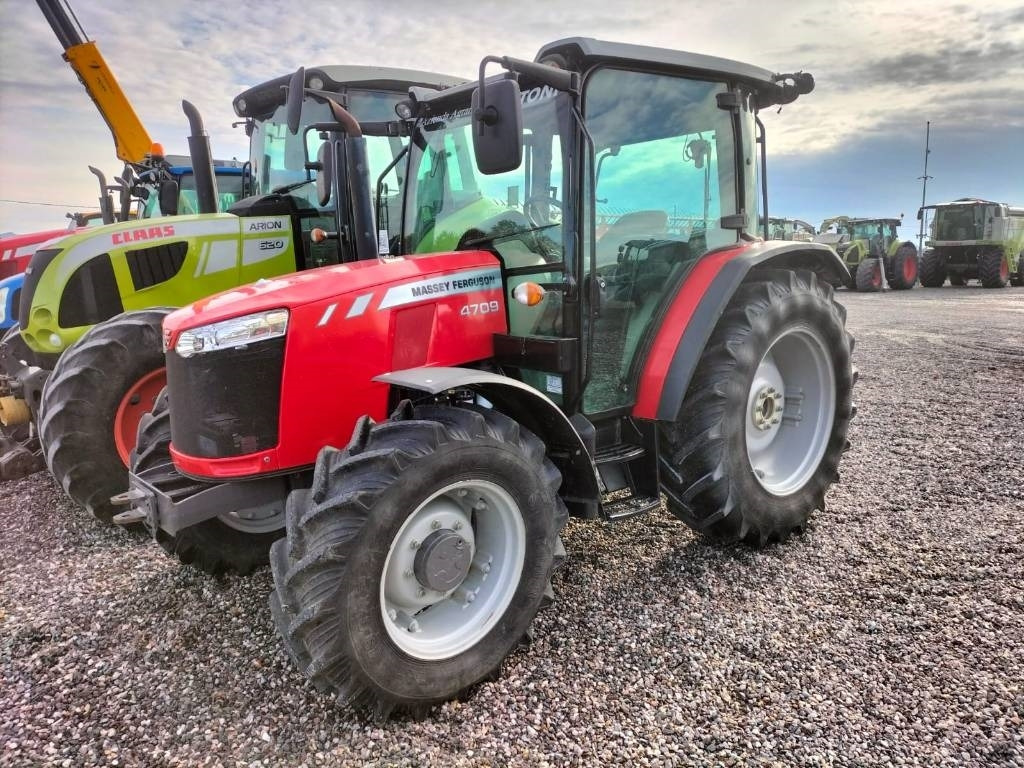 Massey Ferguson 4709 - Traktor: 2 kép. Massey Ferguson 4709 - Traktor: 2 kép.