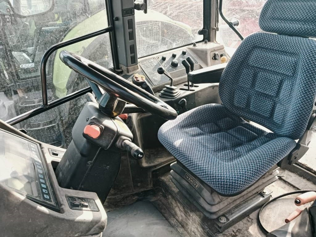 New Holland 8560 - Traktor: 4 kép. New Holland 8560 - Traktor: 4 kép.