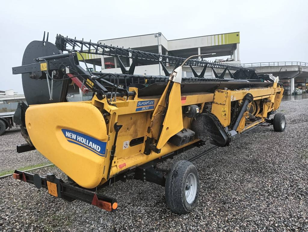 New Holland SOIA A TAPPETI FLEX 9 MT - Betakarítógép tartozék: 1 kép. New Holland SOIA A TAPPETI FLEX 9 MT - Betakarítógép tartozék: 1 kép.