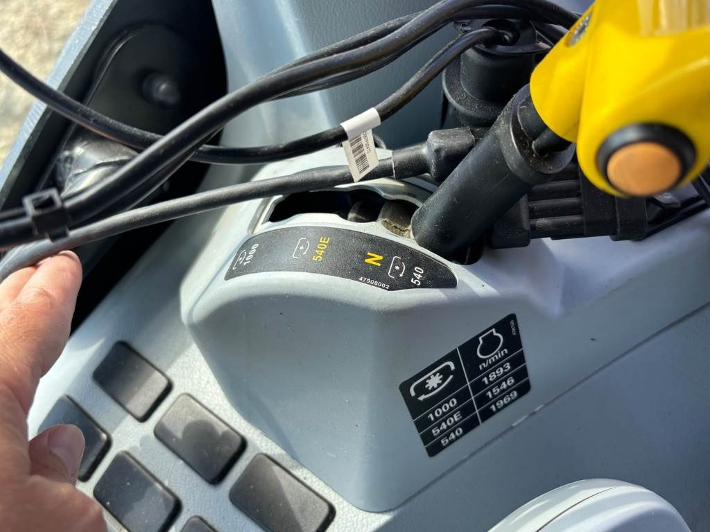 New Holland T6.165 - Traktor: 2 kép. New Holland T6.165 - Traktor: 2 kép.