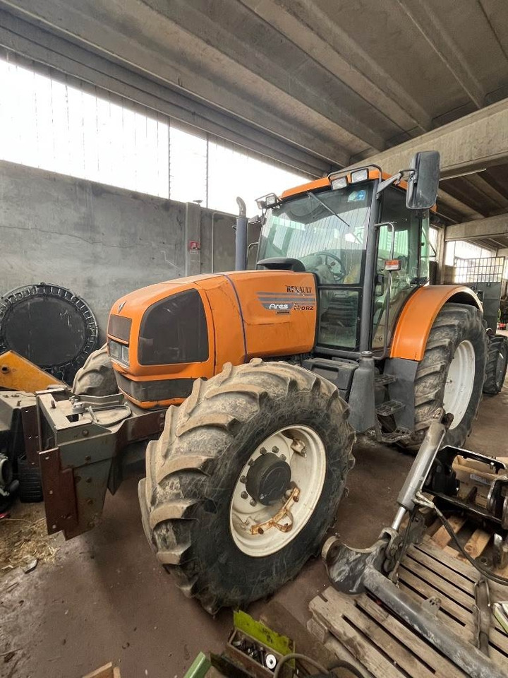 Renault Ares 640 RZ - Traktor: 1 kép. Renault Ares 640 RZ - Traktor: 1 kép.
