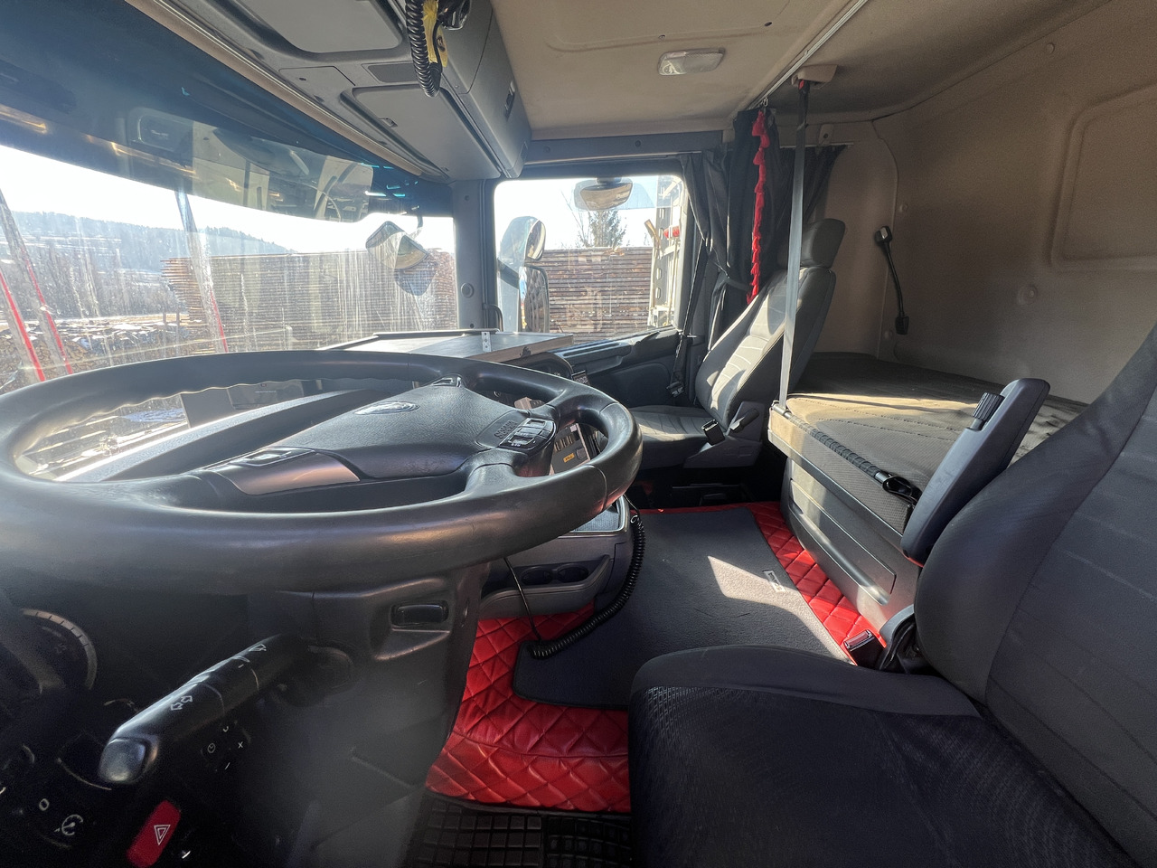 SCANIA R620 - Rönkszállító teherautó, Darus autó: 5 kép. SCANIA R620 - Rönkszállító teherautó, Darus autó: 5 kép.