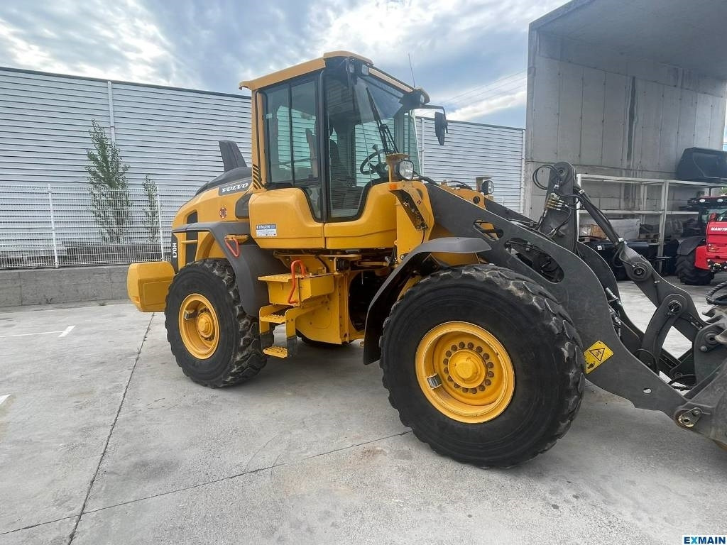 Volvo L 70 H - Gumikerekes homlokrakodó: 3 kép. Volvo L 70 H - Gumikerekes homlokrakodó: 3 kép.