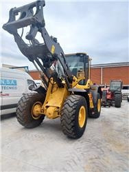 Volvo L 70 H - Gumikerekes homlokrakodó: 1 kép. Volvo L 70 H - Gumikerekes homlokrakodó: 1 kép.