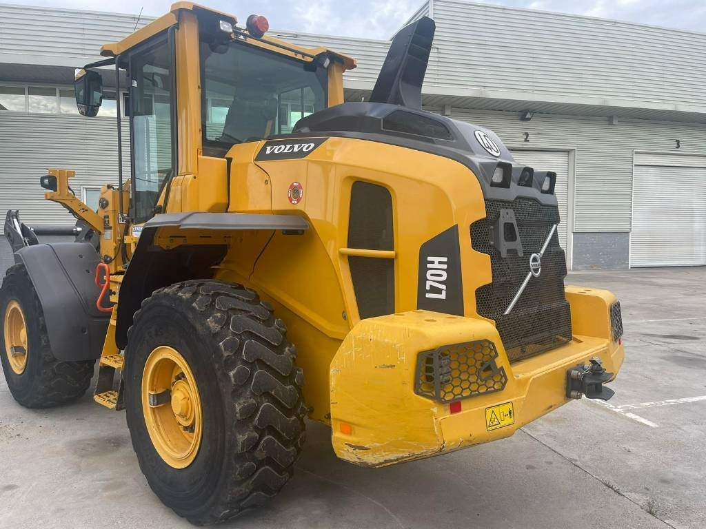 Volvo L 70 H - Gumikerekes homlokrakodó: 4 kép. Volvo L 70 H - Gumikerekes homlokrakodó: 4 kép.