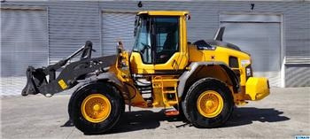 Volvo L 70 H - Gumikerekes homlokrakodó: 1 kép. Volvo L 70 H - Gumikerekes homlokrakodó: 1 kép.