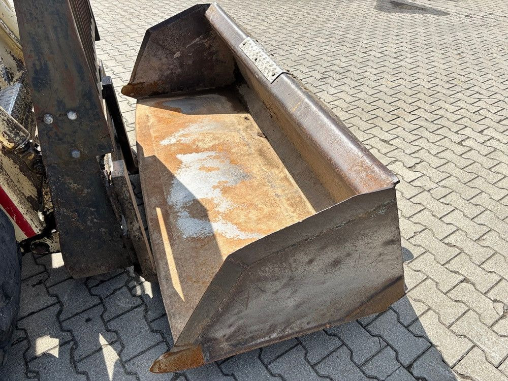 Bobcat 970 - Gumikerekes homlokrakodó: 4 kép. Bobcat 970 - Gumikerekes homlokrakodó: 4 kép.