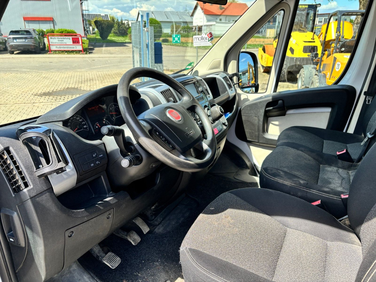 Fiat Ducato Pritsche - Platós kisteherautó: 4 kép. Fiat Ducato Pritsche - Platós kisteherautó: 4 kép.