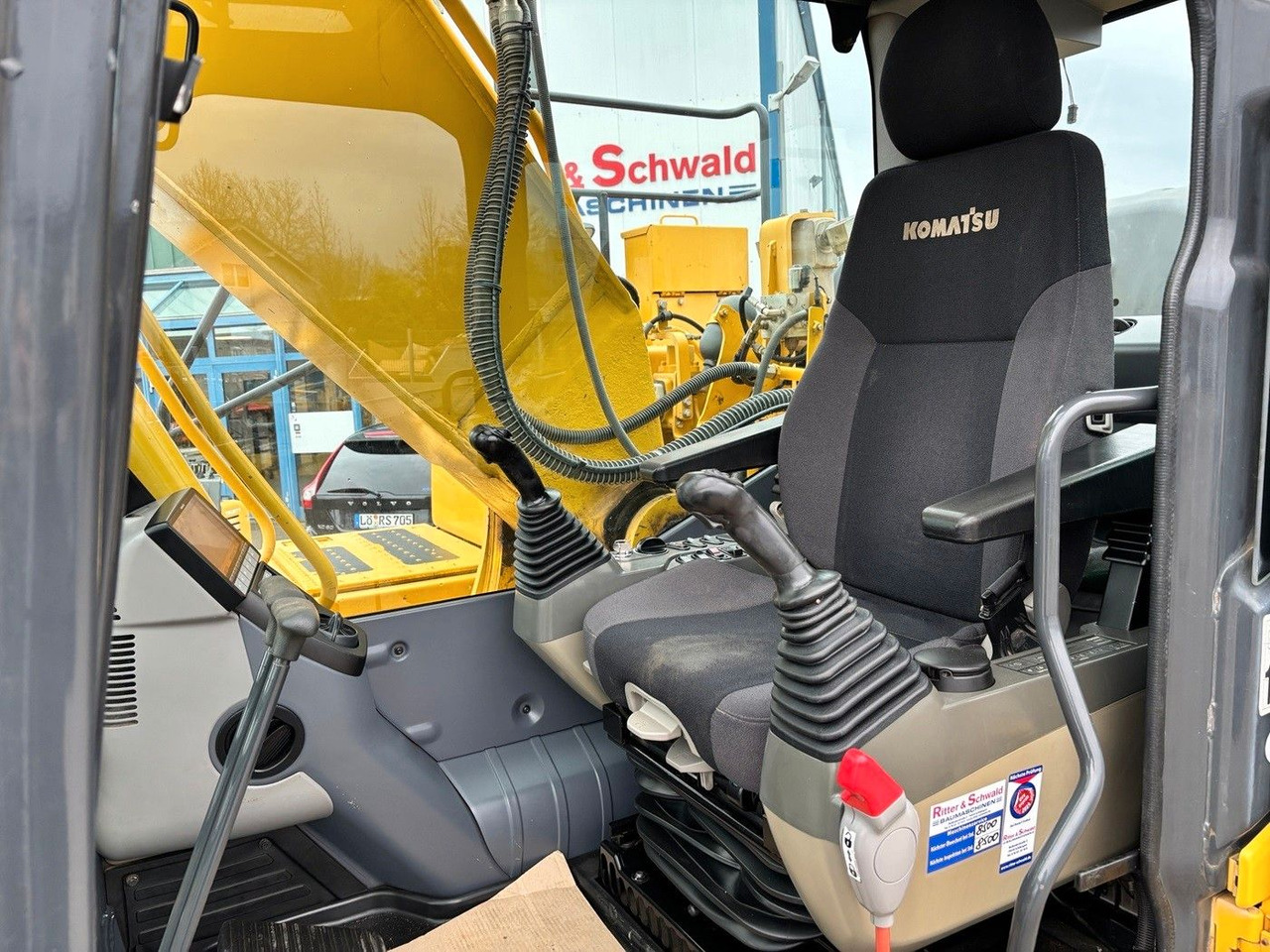 Komatsu HB215LC-3 - Lánctalpas kotró: 4 kép. Komatsu HB215LC-3 - Lánctalpas kotró: 4 kép.