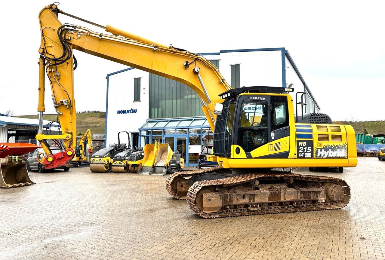 Komatsu HB215LC-3 - Lánctalpas kotró: 1 kép. Komatsu HB215LC-3 - Lánctalpas kotró: 1 kép.