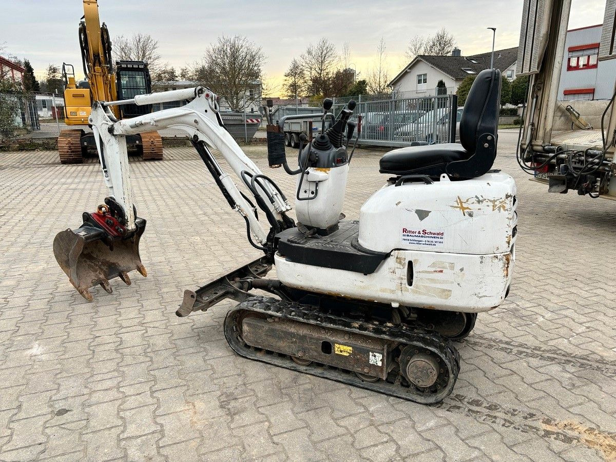 Komatsu PC09-1 - Minikotró: 1 kép. Komatsu PC09-1 - Minikotró: 1 kép.