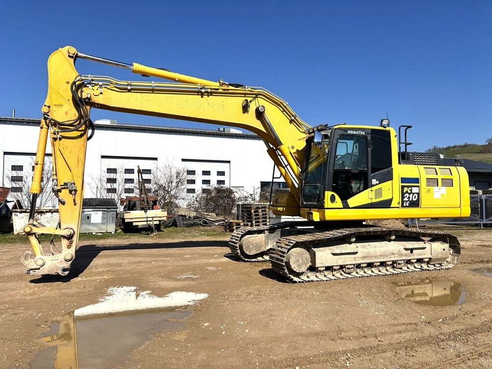 Komatsu PC210LC-11 - Lánctalpas kotró: 1 kép. Komatsu PC210LC-11 - Lánctalpas kotró: 1 kép.