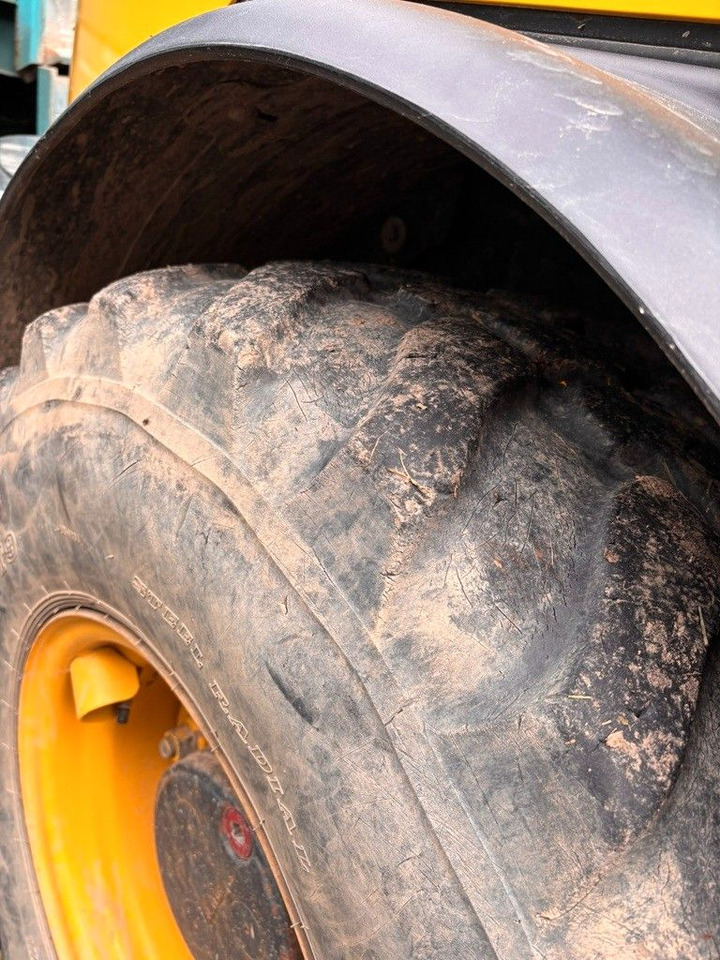 Komatsu WA70-7 - Gumikerekes homlokrakodó: 4 kép. Komatsu WA70-7 - Gumikerekes homlokrakodó: 4 kép.