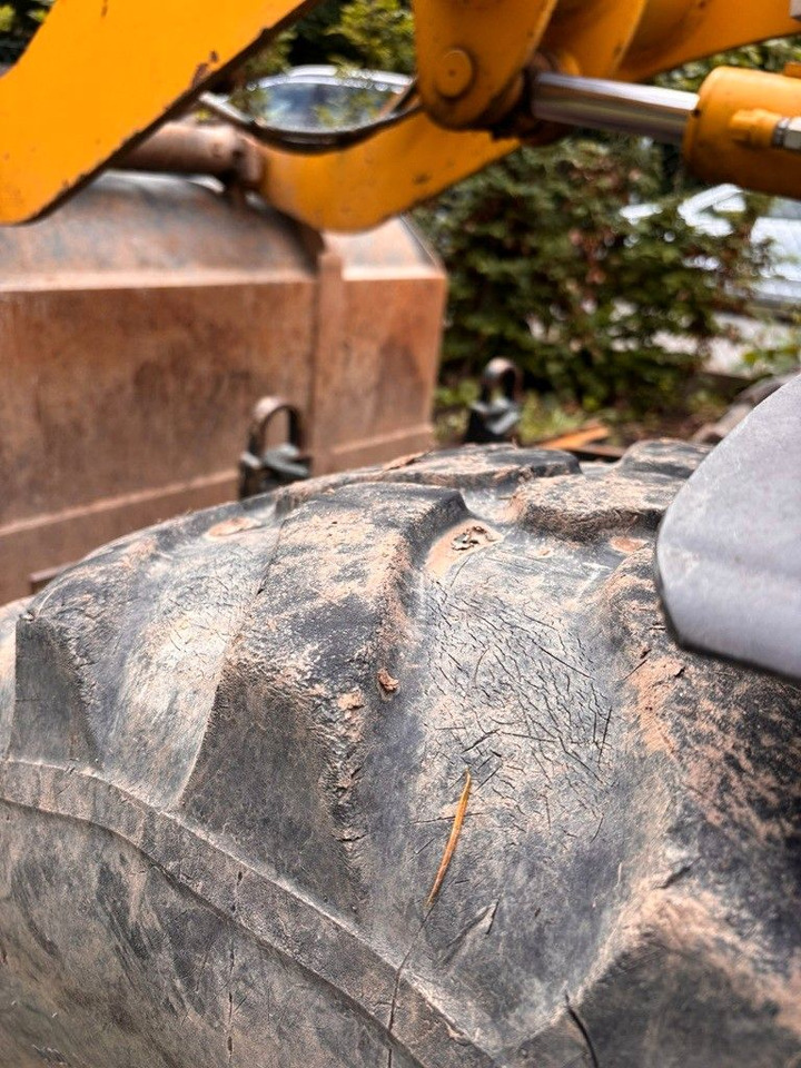 Komatsu WA70-7 - Gumikerekes homlokrakodó: 3 kép. Komatsu WA70-7 - Gumikerekes homlokrakodó: 3 kép.