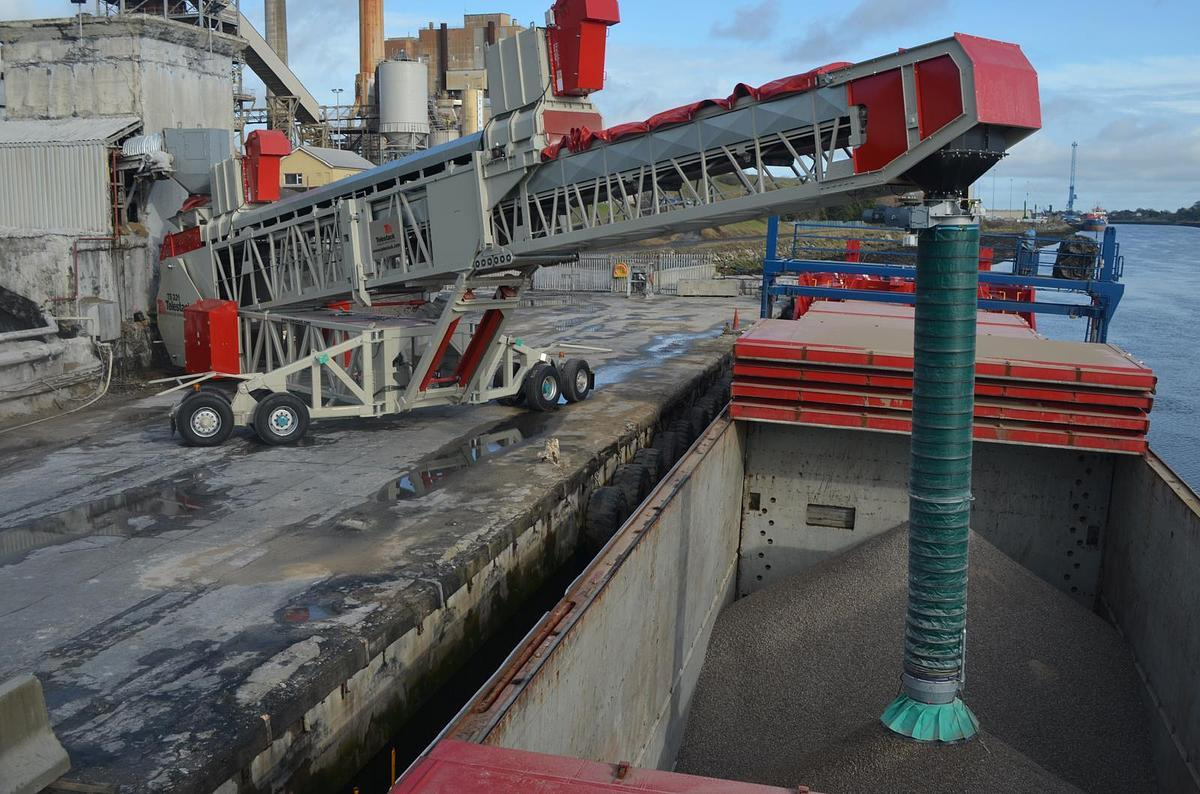 TS331 Telescopic Ship Loading Conveyor - Szállítószalag: 2 kép. TS331 Telescopic Ship Loading Conveyor - Szállítószalag: 2 kép.