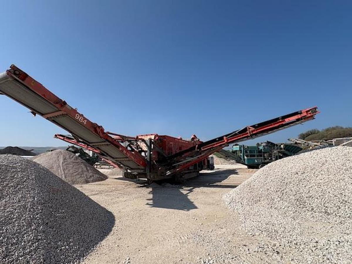 Terex Finlay 2015 Terex Finlay 984 - Osztályozó berendezés: 1 kép. Terex Finlay 2015 Terex Finlay 984 - Osztályozó berendezés: 1 kép.