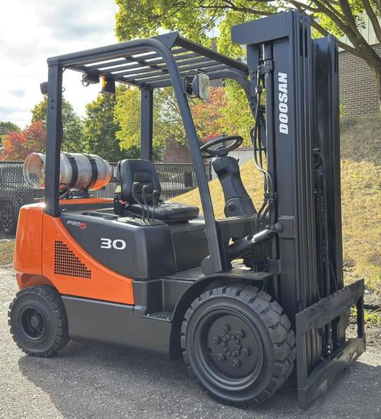 Doosan Chariot élévateur 3t gaz DOOSAN fenwick - Gázüzemű targonca: 3 kép. Doosan Chariot élévateur 3t gaz DOOSAN fenwick - Gázüzemű targonca: 3 kép.