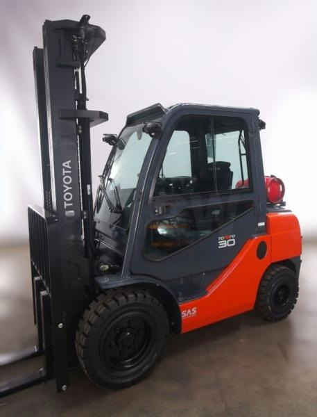 Toyota Tonero fenwick - Gázüzemű targonca: 2 kép. Toyota Tonero fenwick - Gázüzemű targonca: 2 kép.
