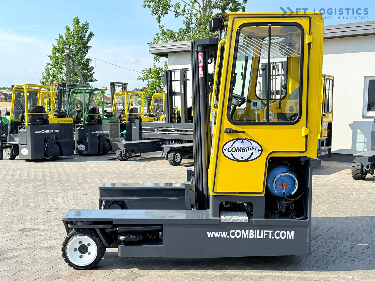 COMBILIFT C3000 / GAS / TRIPLEX - 4900MM / ONLY 1537 HOURS / FORK POSITIONER / CABIN / LIKE NEW - Négyutas tolóoszlopos targoncá: 3 kép. COMBILIFT C3000 / GAS / TRIPLEX - 4900MM / ONLY 1537 HOURS / FORK POSITIONER / CABIN / LIKE NEW - Négyutas tolóoszlopos targoncá: 3 kép.