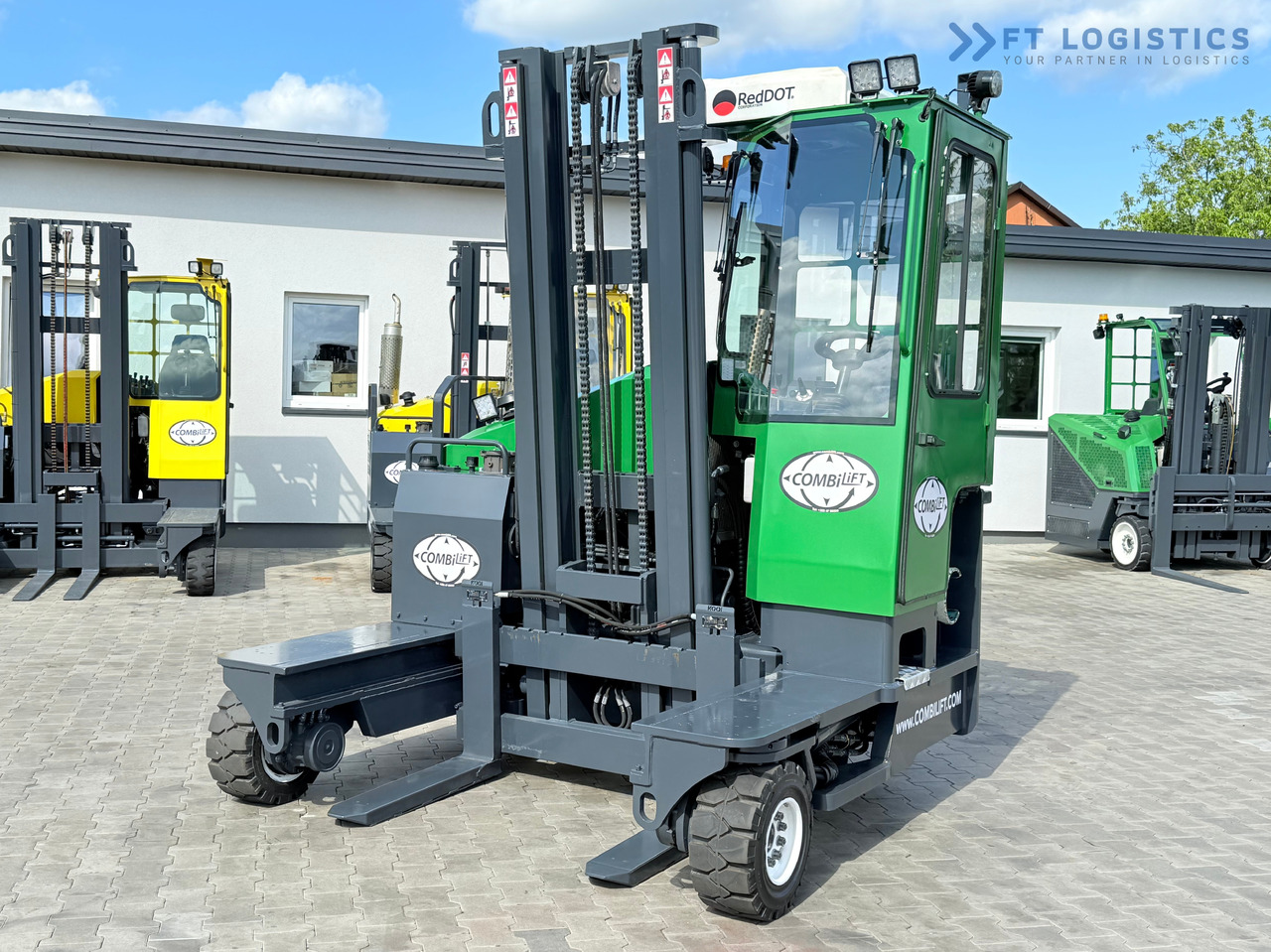 COMBILIFT C3500 / DUPLEX 4100MM / GAS / EXTENDABLE FORKS / CABIN / HEATING + AIR CONDITIONING / LIKE NEW - Négyutas tolóoszlopos targoncá: 2 kép. COMBILIFT C3500 / DUPLEX 4100MM / GAS / EXTENDABLE FORKS / CABIN / HEATING + AIR CONDITIONING / LIKE NEW - Négyutas tolóoszlopos targoncá: 2 kép.