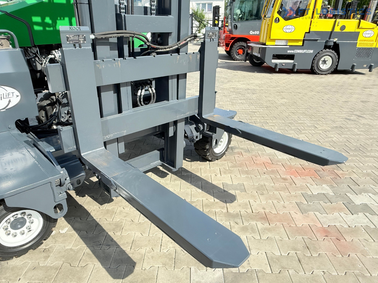 Új Négyutas tolóoszlopos targoncá COMBILIFT C3500 / DUPLEX 4100MM / GAS / EXTENDABLE FORKS / CABIN / HEATING + AIR CONDITIONING / LIKE NEW: 19 kép.