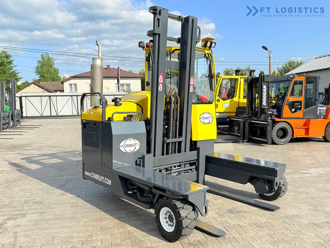 COMBILIFT C4000 / DIESEL / DUPLEX - 4100MM / FORK POSITIONER / ONLY 2951 MTH / LIKE NEW - Négyutas tolóoszlopos targoncá: 5 kép. COMBILIFT C4000 / DIESEL / DUPLEX - 4100MM / FORK POSITIONER / ONLY 2951 MTH / LIKE NEW - Négyutas tolóoszlopos targoncá: 5 kép.