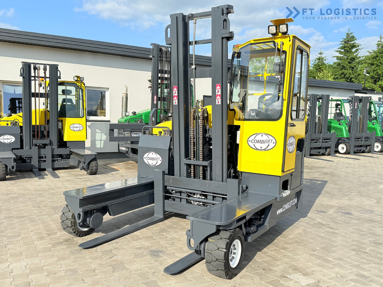 COMBILIFT C4000 / DIESEL / DUPLEX - 4100MM / FORK POSITIONER / ONLY 2951 MTH / LIKE NEW - Négyutas tolóoszlopos targoncá: 2 kép. COMBILIFT C4000 / DIESEL / DUPLEX - 4100MM / FORK POSITIONER / ONLY 2951 MTH / LIKE NEW - Négyutas tolóoszlopos targoncá: 2 kép.