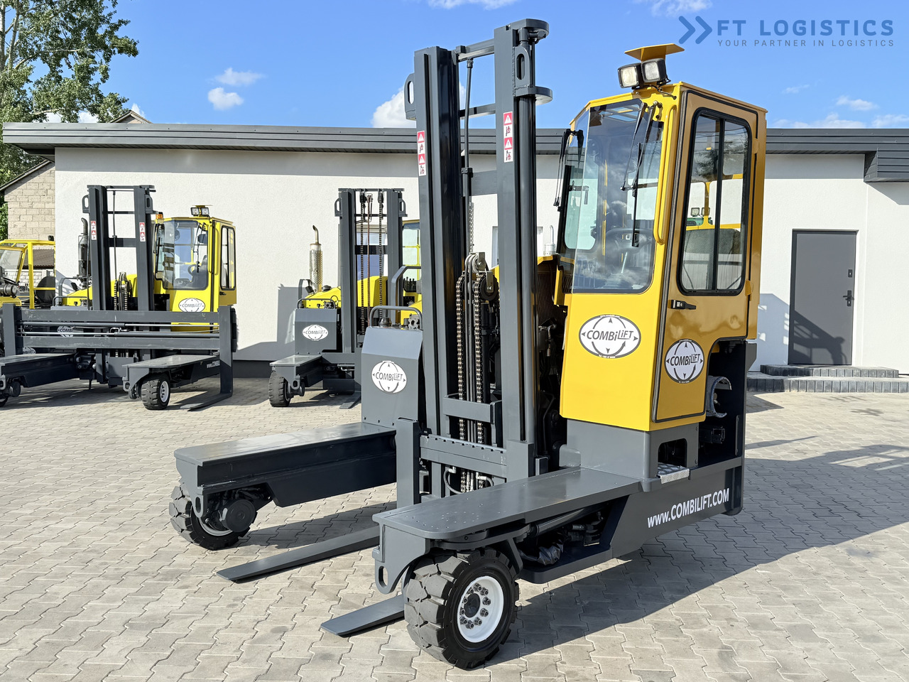 COMBILIFT C4000 / GAS / DUPLEX - 4100MM / SIDE SHIFT / FREE LIFT / FULL HEATED CABIN / ONLY 4223 HOURS / CONDITION – LIKE NEW! - Négyutas tolóoszlopos targoncá: 2 kép. COMBILIFT C4000 / GAS / DUPLEX - 4100MM / SIDE SHIFT / FREE LIFT / FULL HEATED CABIN / ONLY 4223 HOURS / CONDITION – LIKE NEW! - Négyutas tolóoszlopos targoncá: 2 kép.