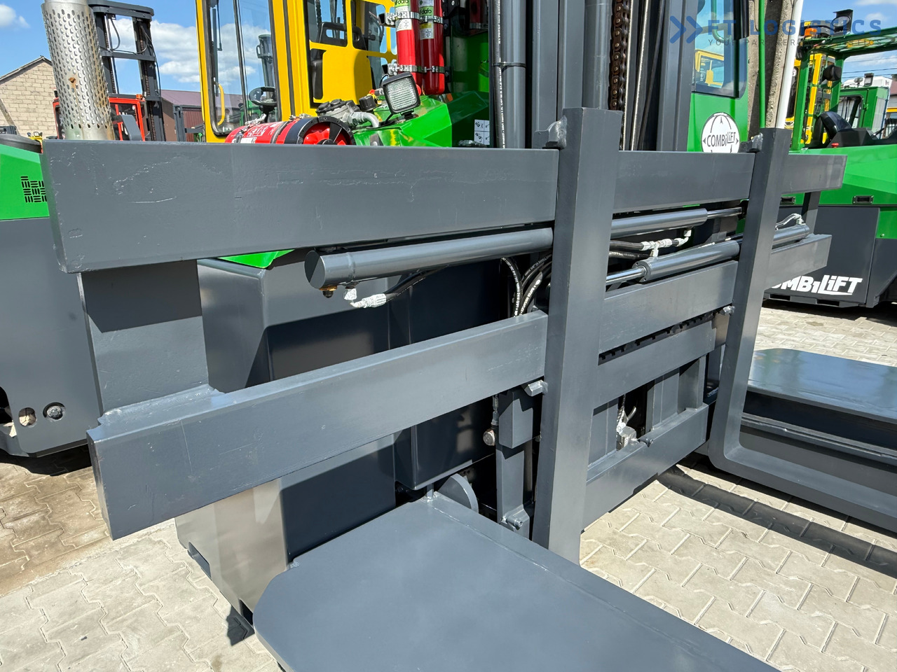 COMBILIFT C5000E / ELECTRIC / TRIPLEX 8300MM / FULL FREE LIFT / WIDE POSITIONER / FORK SIDESHIFT / BATTERY LIKE NEW - Négyutas tolóoszlopos targoncá: 5 kép. COMBILIFT C5000E / ELECTRIC / TRIPLEX 8300MM / FULL FREE LIFT / WIDE POSITIONER / FORK SIDESHIFT / BATTERY LIKE NEW - Négyutas tolóoszlopos targoncá: 5 kép.